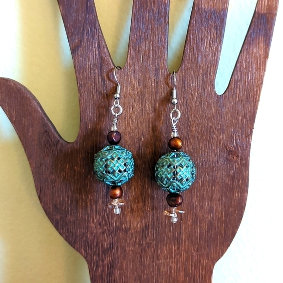 Jewelry - 𝅺Handmade antique brass and pearl earrings